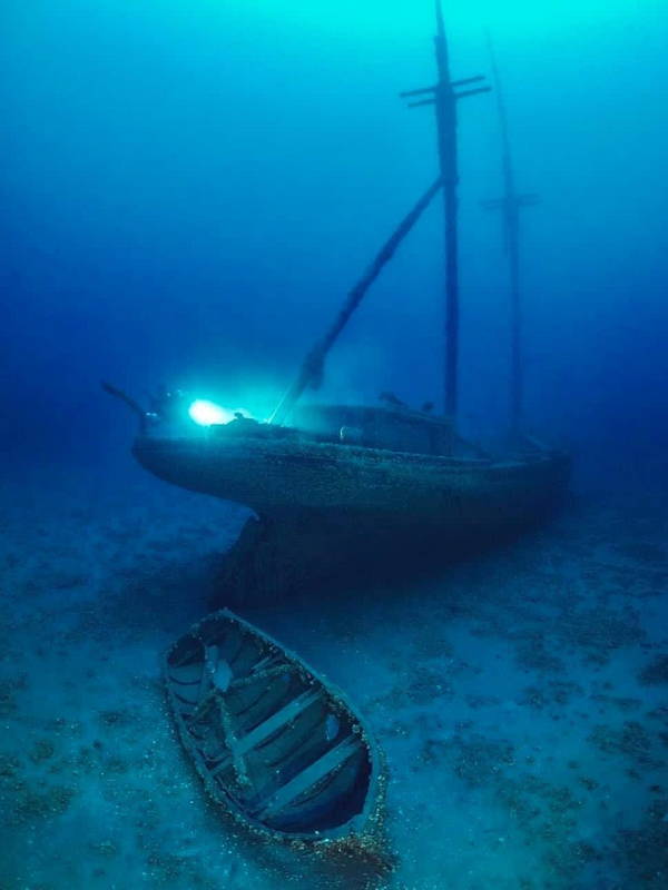 The Kimball with her lifeboat nearby.