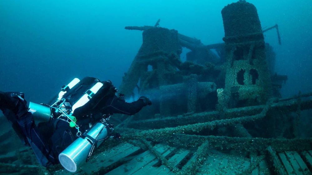 Diving Lake Michigan Shipwrecks with Blueyes Below